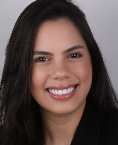 Paciente sorrindo no caso de harmonia estética